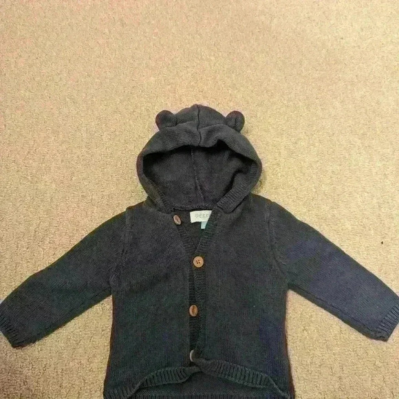 Baby Gap bundle 1 Gap jacket, 2 sweatshirts - size 6-9  mts - like new - Picture 5 of 7